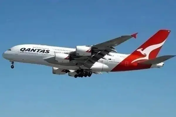 Qantas Executives Asked To Work As Baggage Handlers