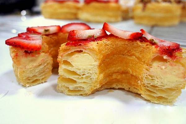 Cronut King Of New York Puts British Mince Pies To The Test