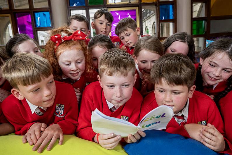 Third class pupils of Gaelscoil Eois win top prize at World Irish Aid awards