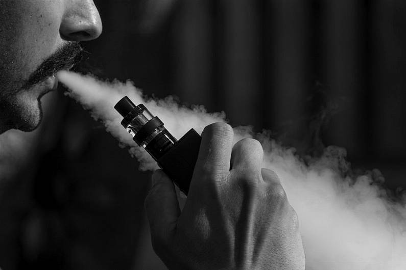 D&aacute;il votes to ban the sale of vapes to under 18s