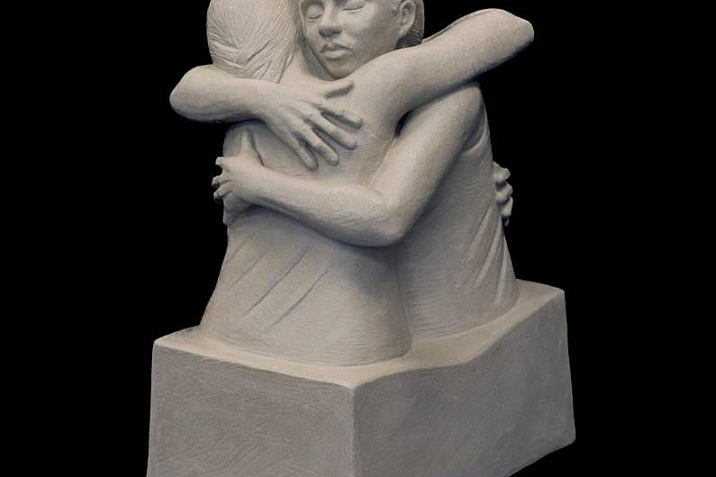 Local sculptor captures loss of contact in Covid times