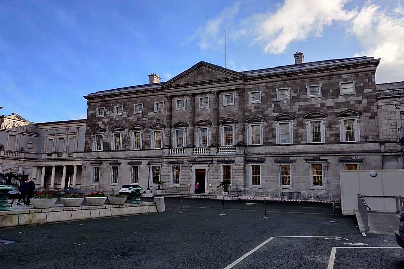 Junior Ministers to split &euro;16,000 pay increase