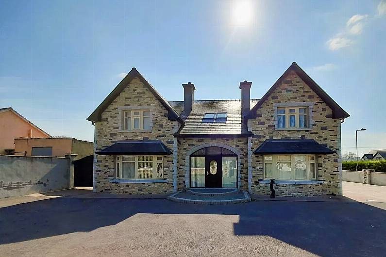 Killarney's Anfield Manor seized by CAB sells for over &euro;330,000