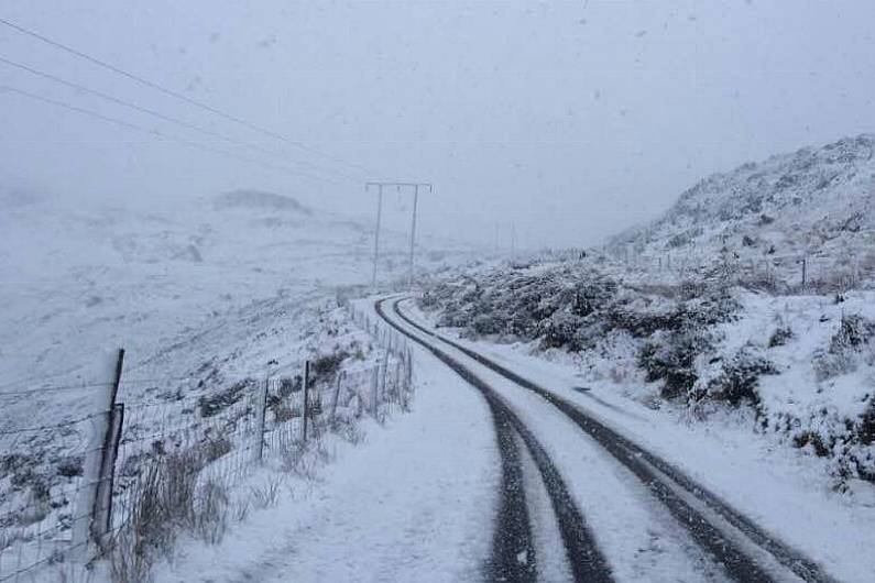 People advised against unnecessary travel due to snow/ice warning