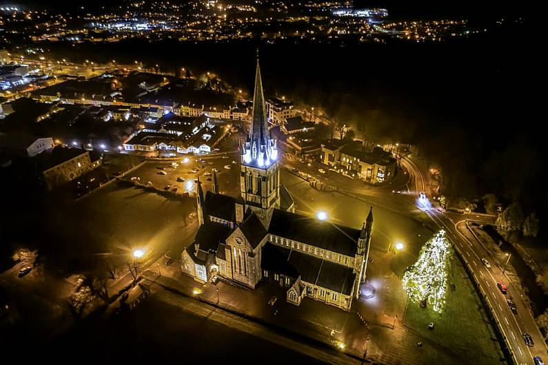 100-year-old tree in Killarney to remain lit up until end of month as gesture of hope