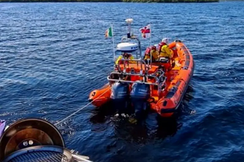 Ten rescued from sinking speedboat in Athlone