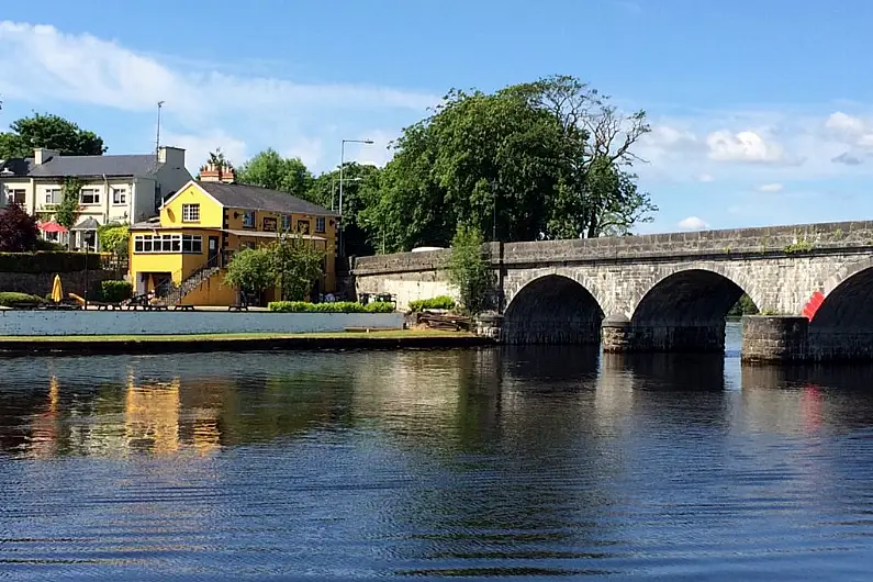 A design for flood defence works in Carrick-on-Shannon should be available to be viewed by the autumn.