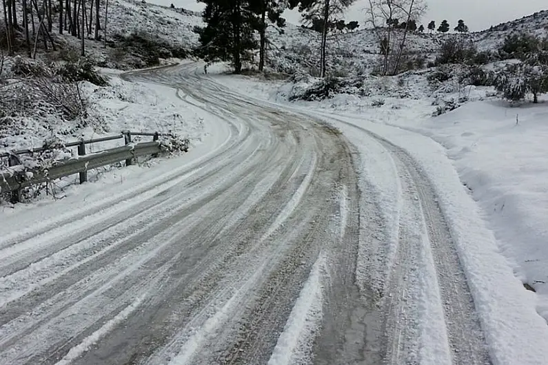 Status yellow snow-ice warning issued for entire country