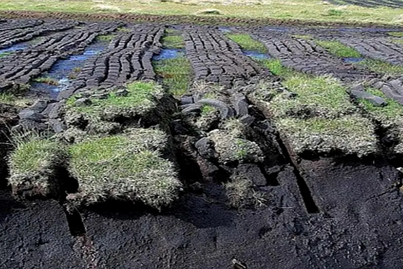 Environment Minister backs down on outright turf sale ban